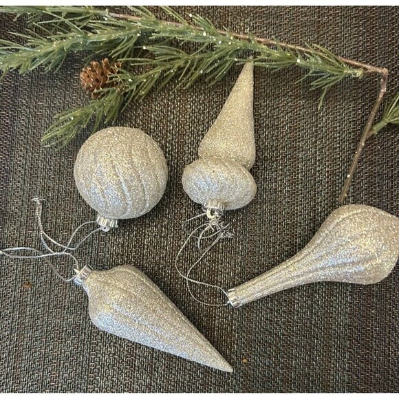 Set of 4 Avon Vintage Silver Glittered Christmas Tree Ornament Collection - Picture 4 of 4
